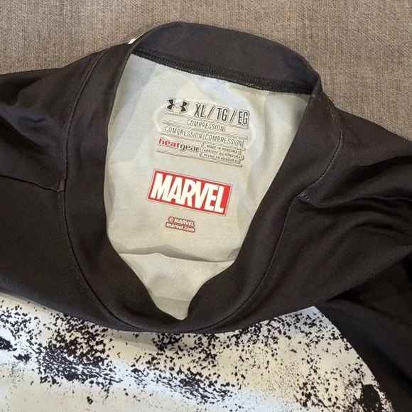 Under Armour Marvel Black Punisher Skull Compression Shirt - Picture 3 of 4